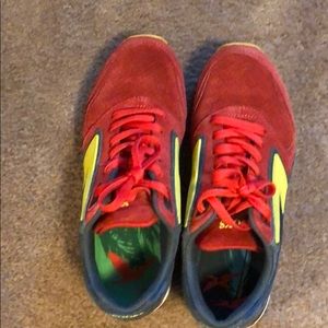 old school brooks shoes